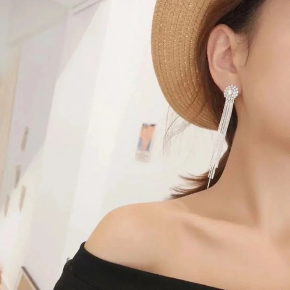 18k White Gold Tassel Drop Statement Earrings - Picture 6 of 7